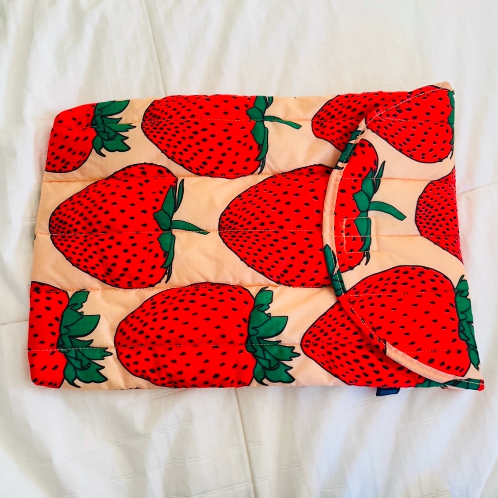 Baggu Strawberry 16" Puffy Laptop Sleeve